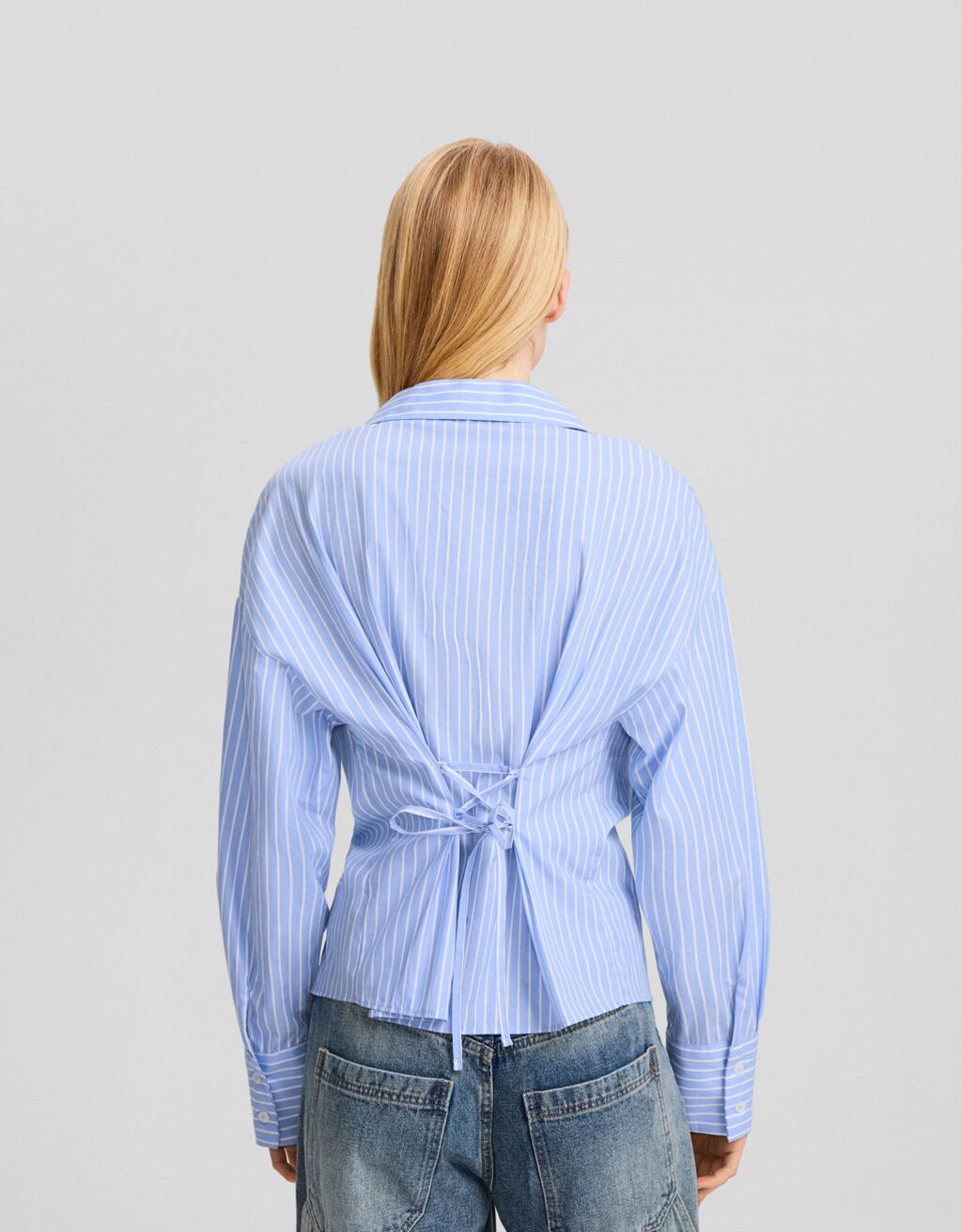 Camisa de popeline listrada de manga comprida com detalhe franzido