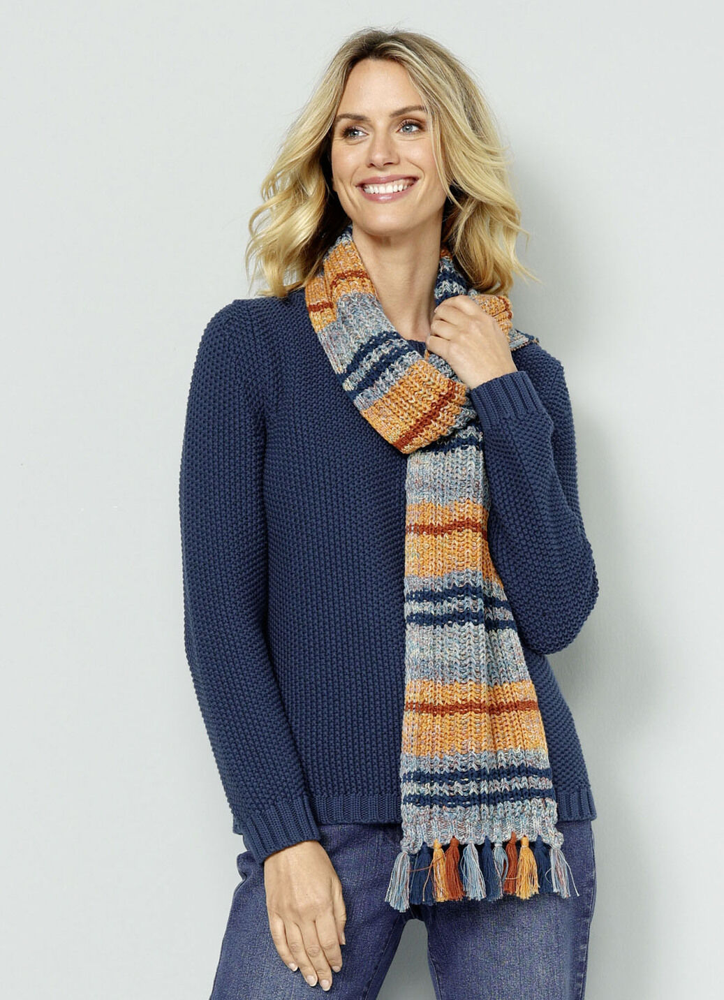 Pullover mit Schal in Grobstrick