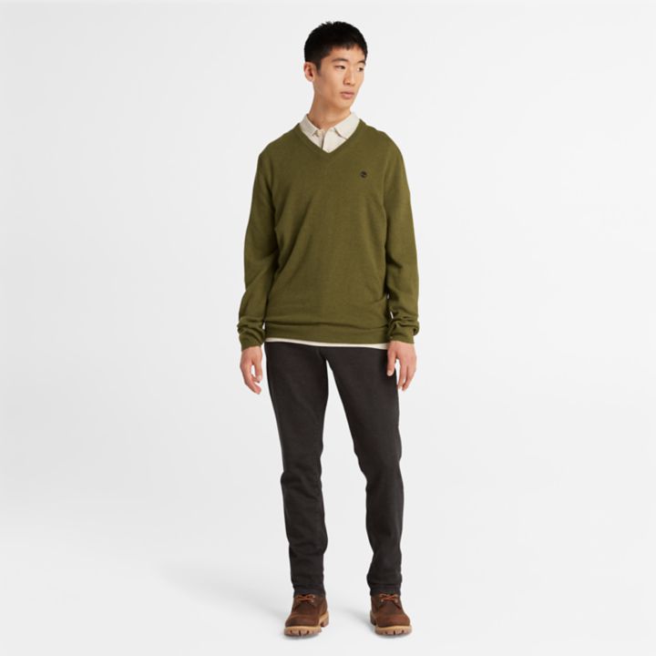 Suéter masculino Cohas Brook com decote em V na cor verde.