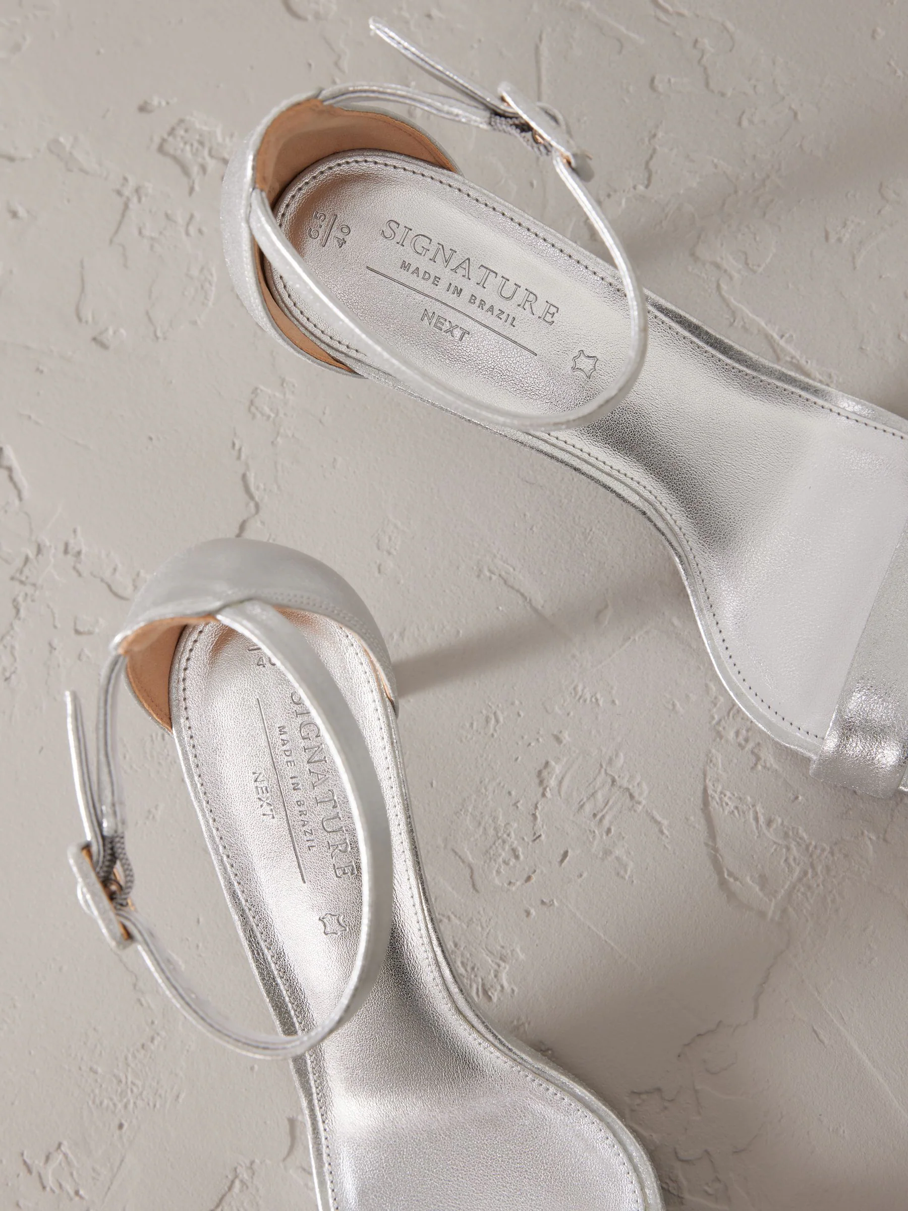 Zilver - Signature halfhoge leren sandalen met ronde neus en gespdetail
