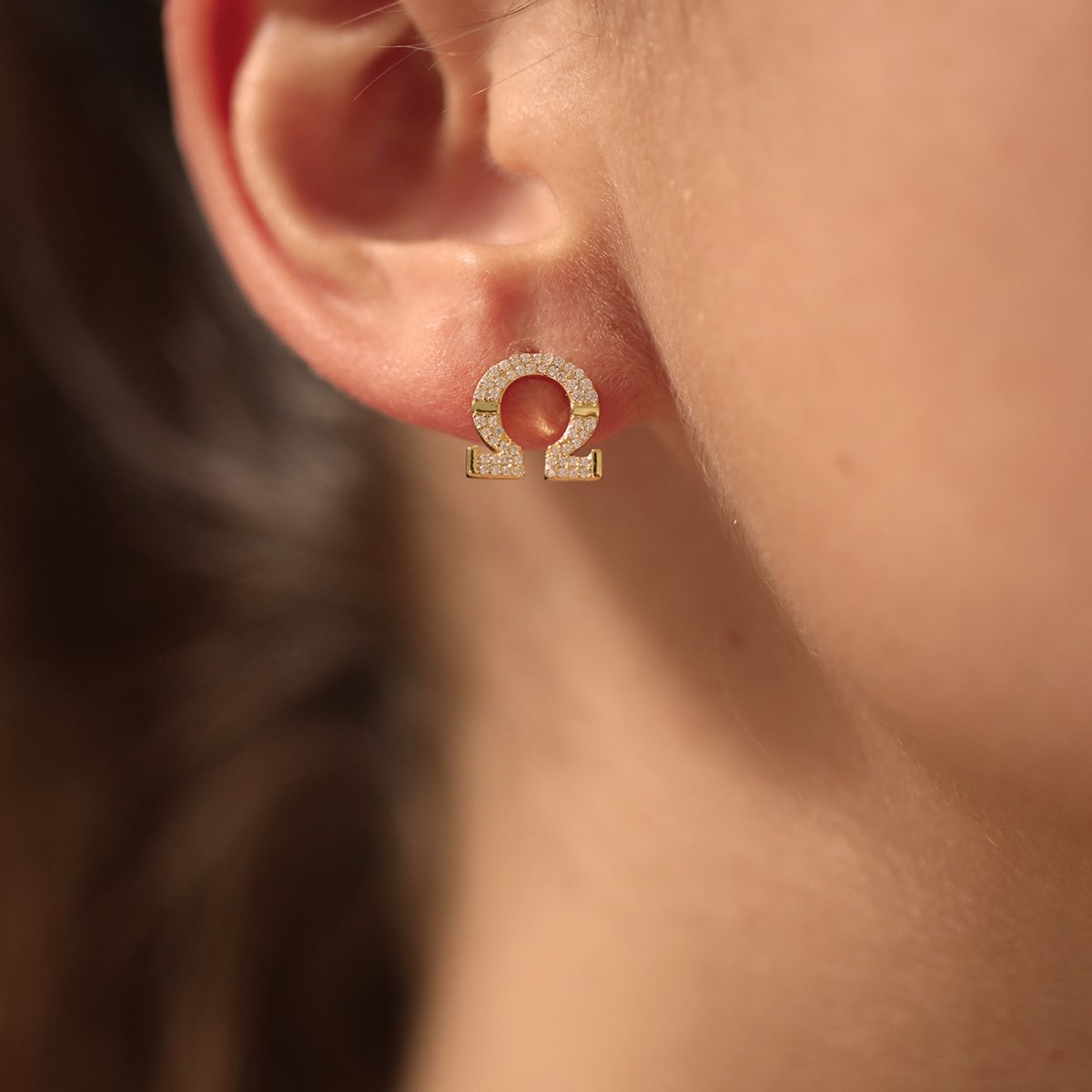 Boucles D'oreilles En Argent Doré Omega Serti De Zirconium Blanc