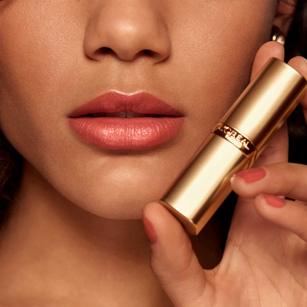 Color Riche Rouge à Lèvres · Rouge à Lèvres Hydratant Fini Satiné