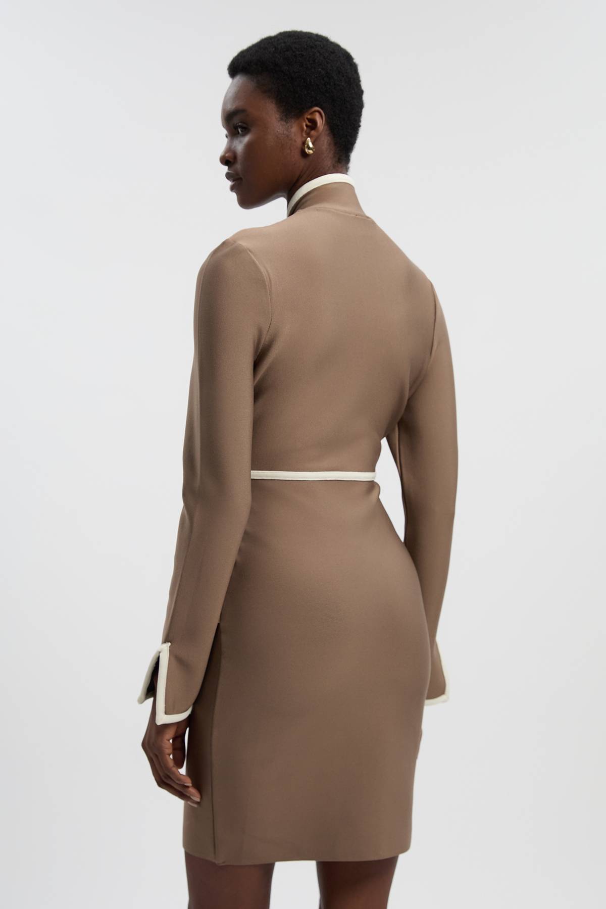 KarenMillen Robe Mini Militaire Moulante en Maille Bandage avec Détail de Passepoil