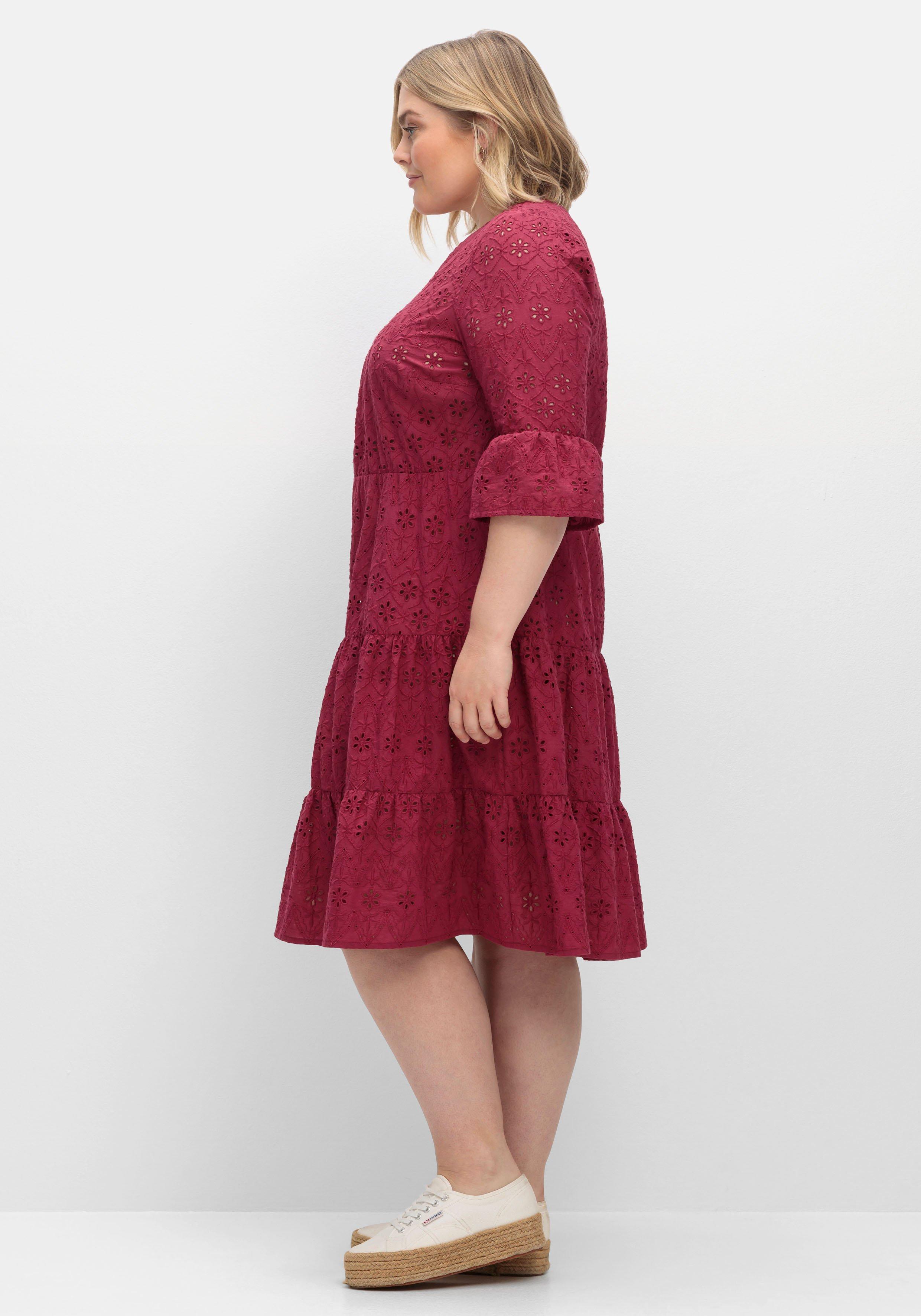 Lochstickerei-Kleid in Kaskadenform