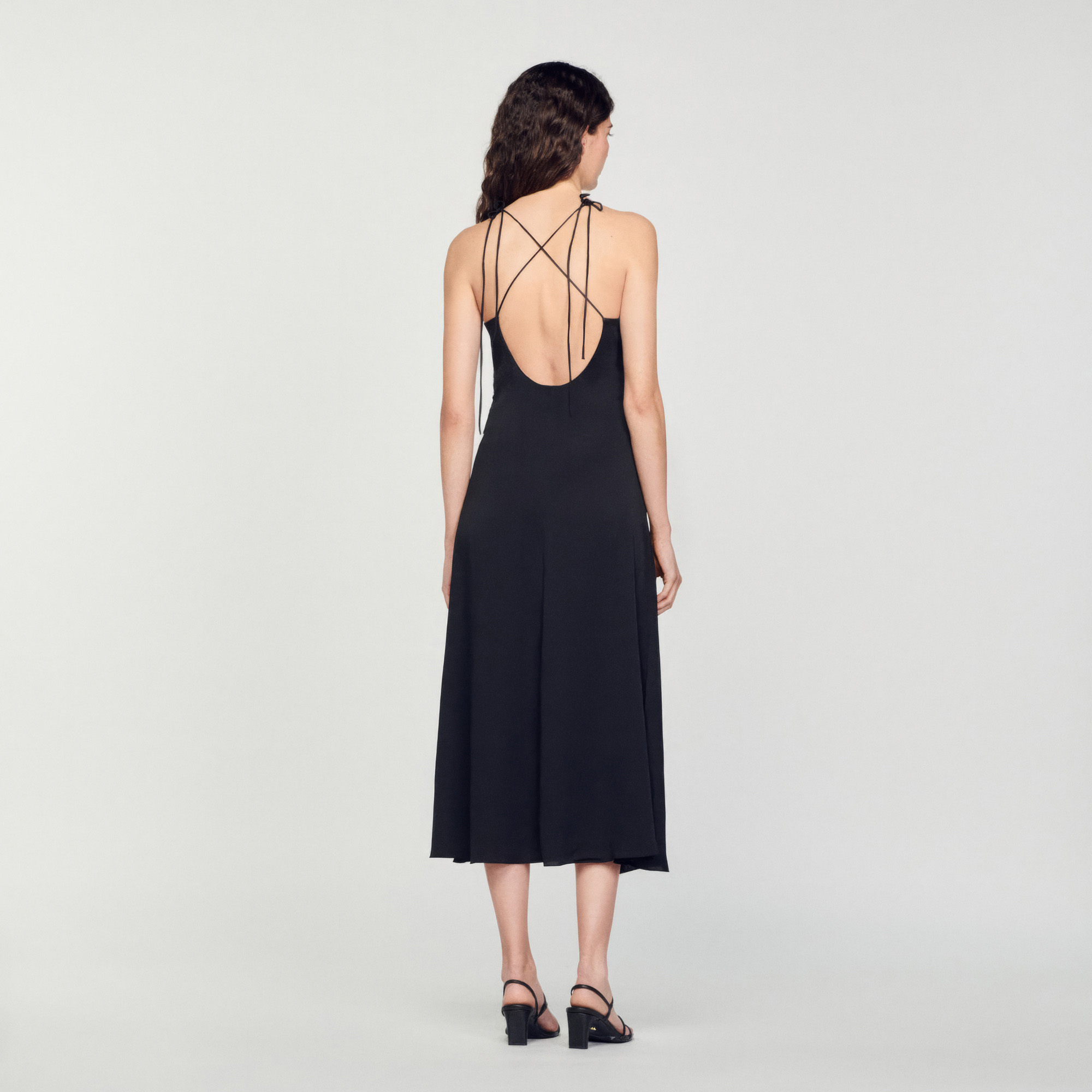 Robe longue á fines bretelles