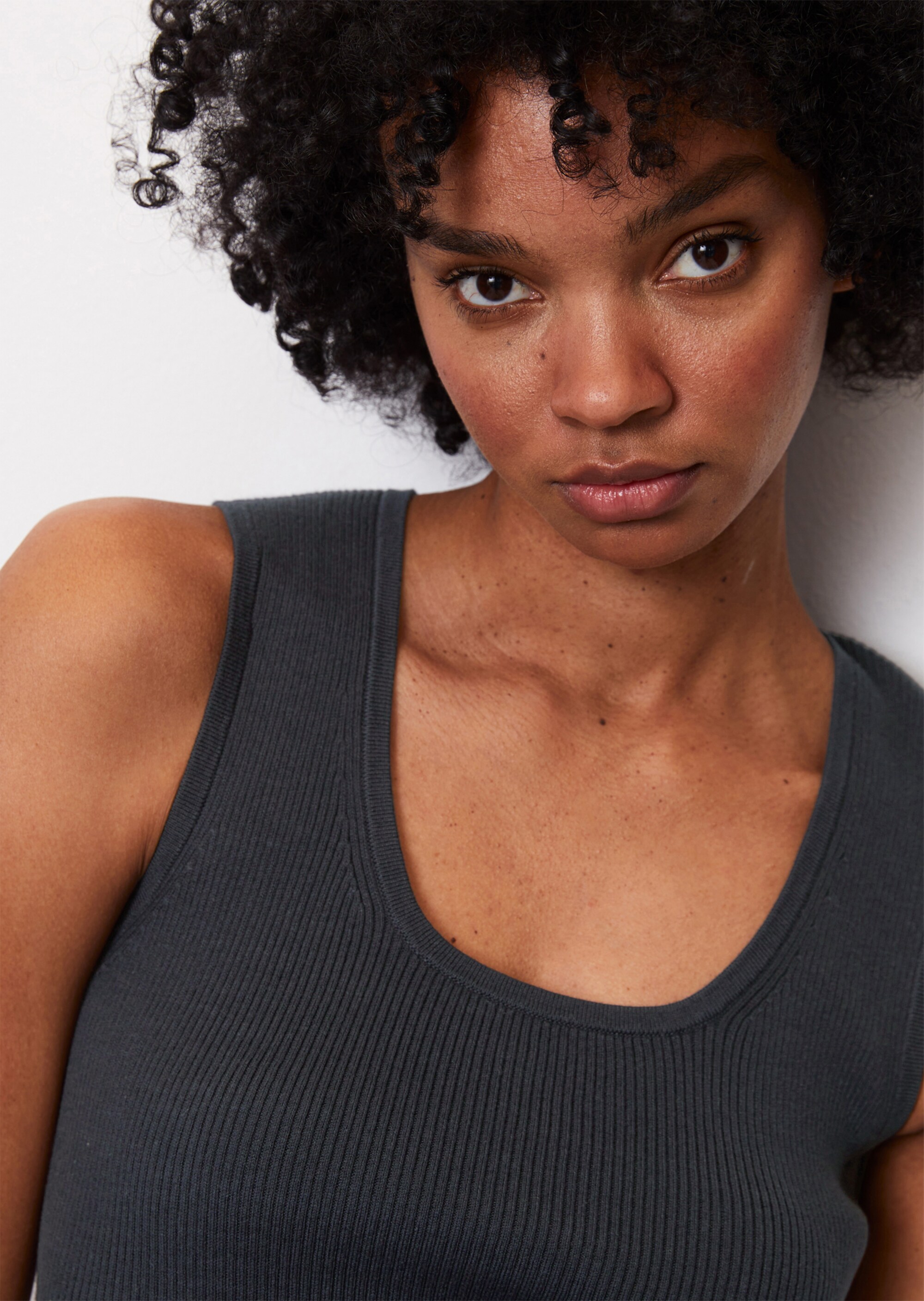 Ärmelloses Feinstrick-Kleid fitted aus Organic Cotton