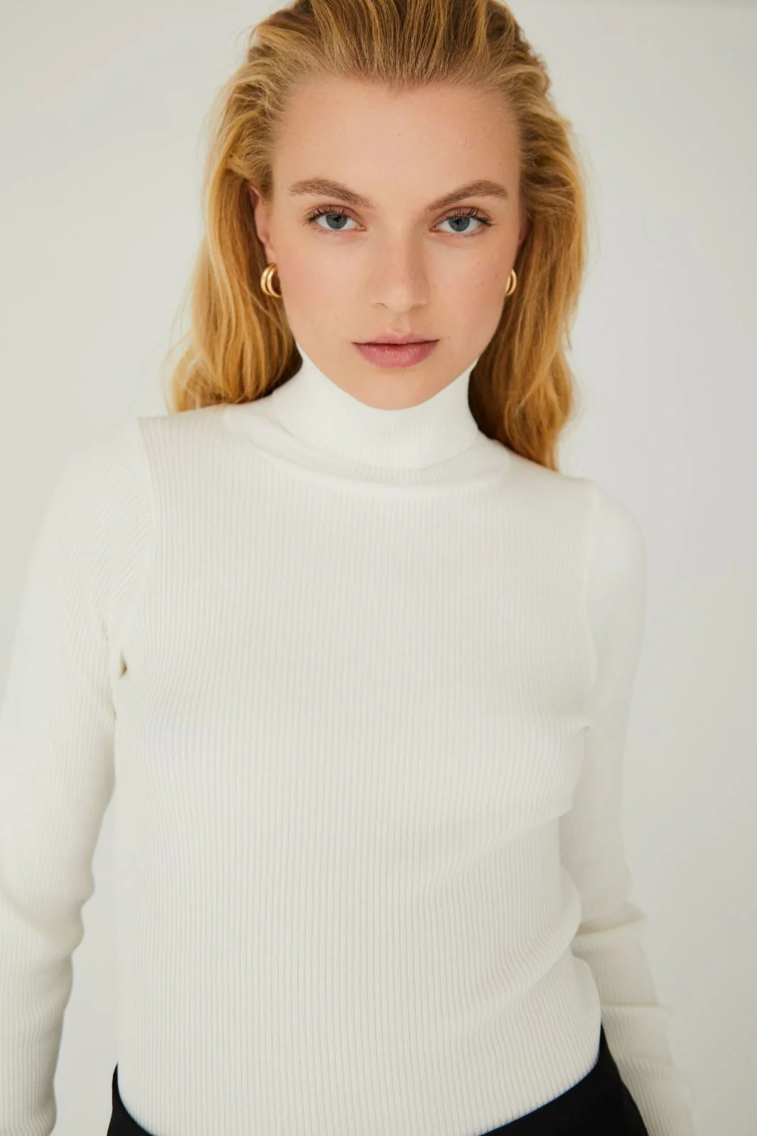 A-View Rib Rollneck Blouse 005 off white