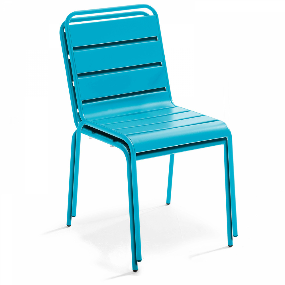 Chaise en métal bleu