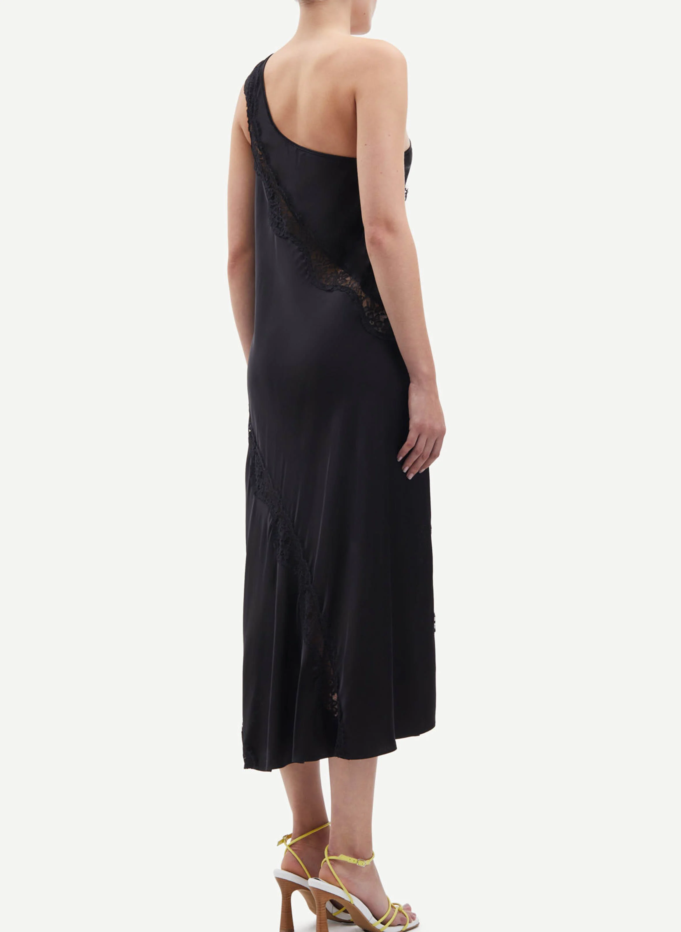 SALACY - Robe ajustée asymétrique en dentelle | Noir