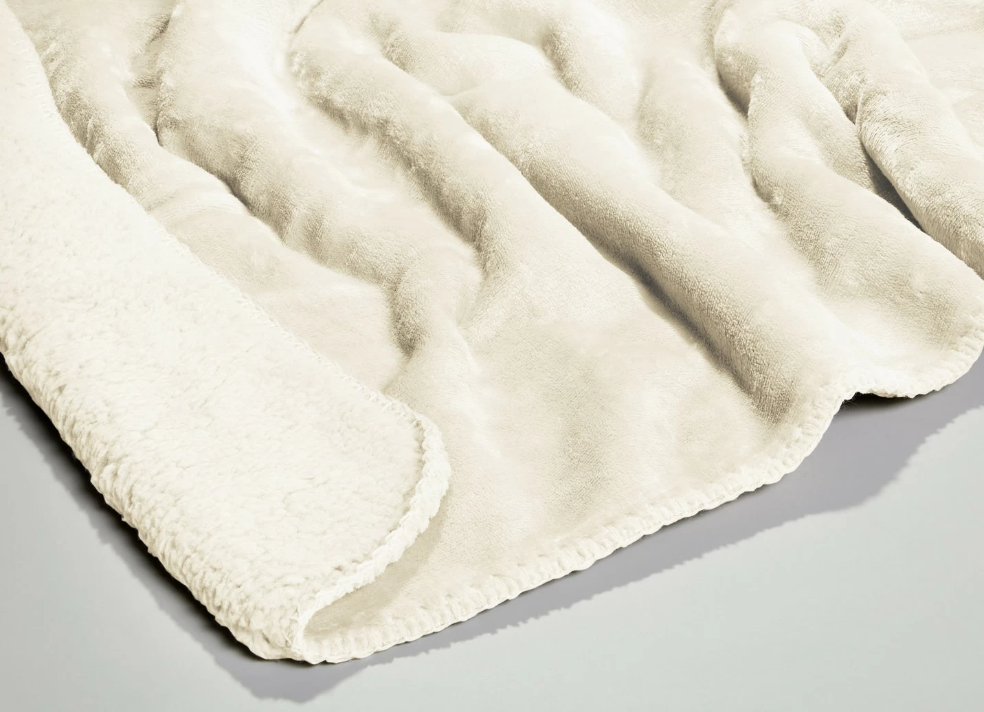 Superkuschelige Wohndecke in Teddyfleece-Qualität