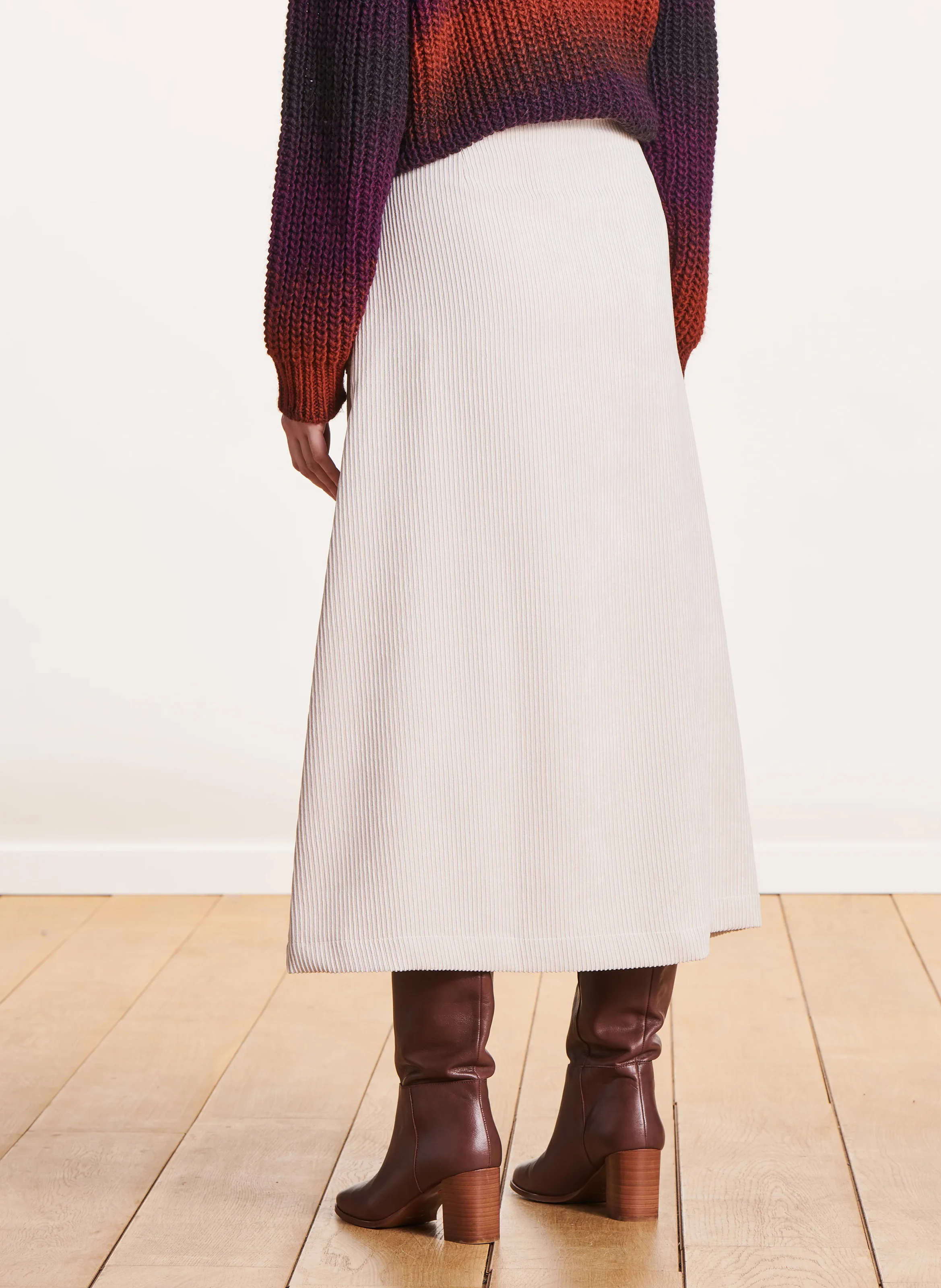 Jupe midi crayon en velours côtelé | Beige
