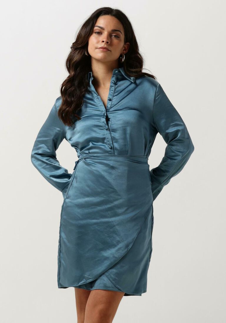 COLOURFUL REBEL blauwe colourful rebel mini jurk mette satin wrap dress