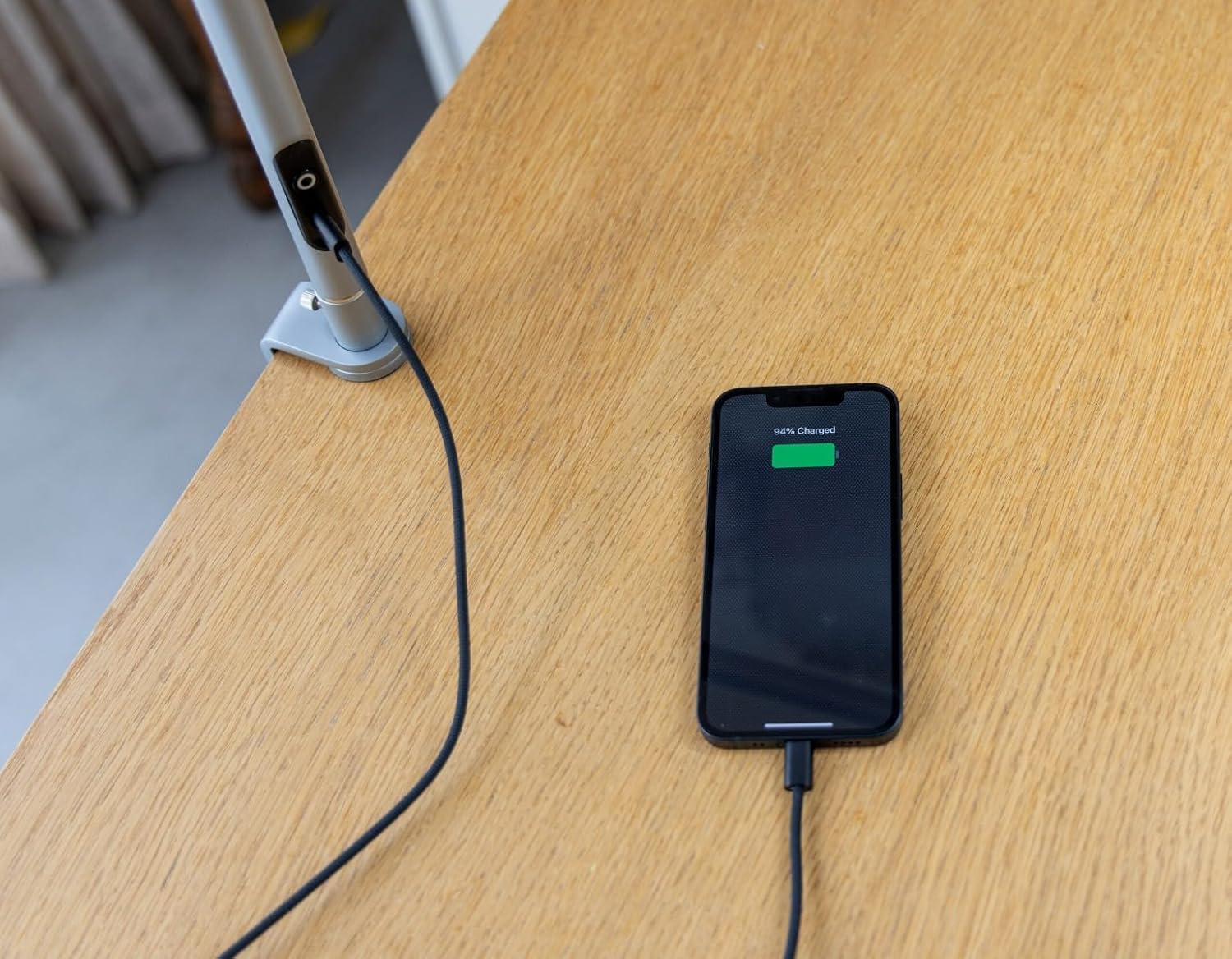 Slimline 4™ LED-Tischleuchte in Eisgrau – 6.000 K Tageslicht, 3.200 Lux, 4 Helligkeitsstufen, USB-C-Ladeanschluss, Blendschutz-Diffusor, flexibles Design, Kunst & Handwerk, Nähen, Nagelstudio