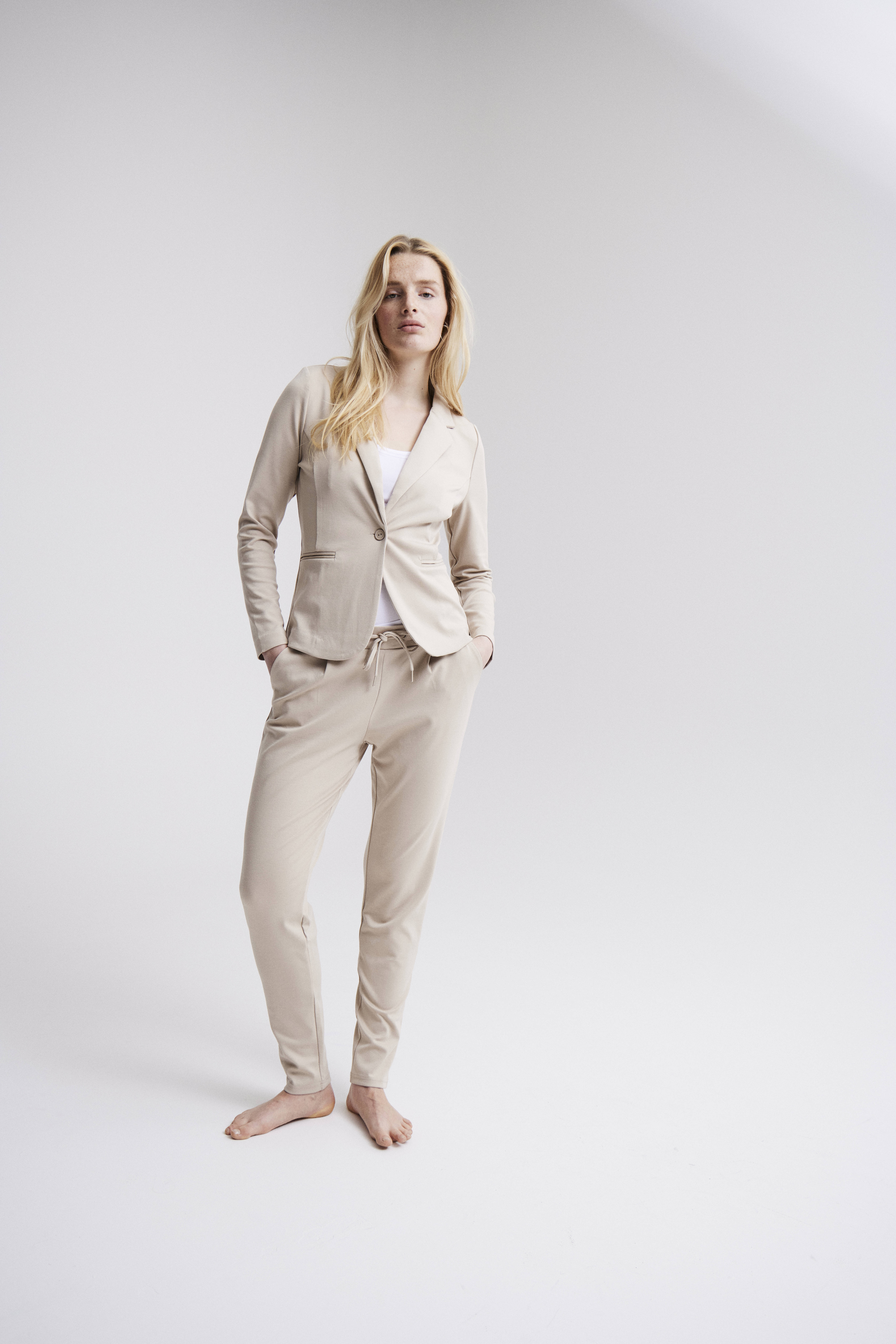 ICHI getailleerde blazer IHKATE zand