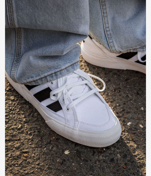 adidas Skateboarding Court TNS Premiere Schuh (white black gold)
