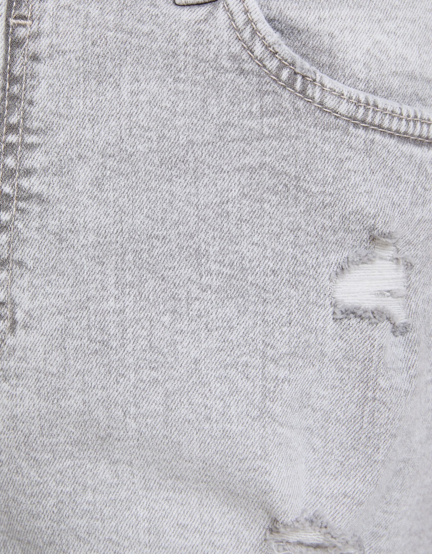 Bermuda jeans rasgada