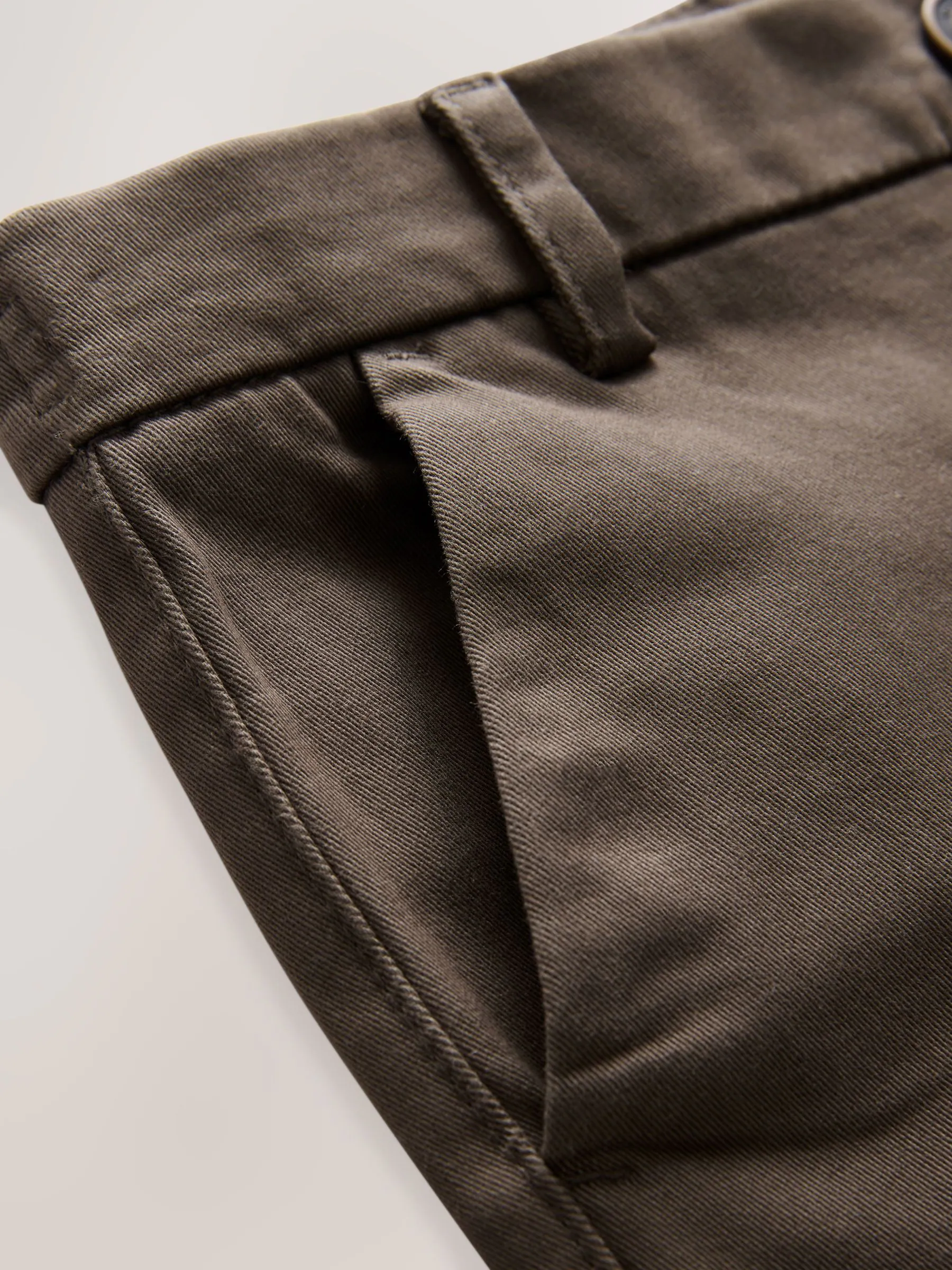 Chocoladebruin - Stretchy chino's (3-17jr)