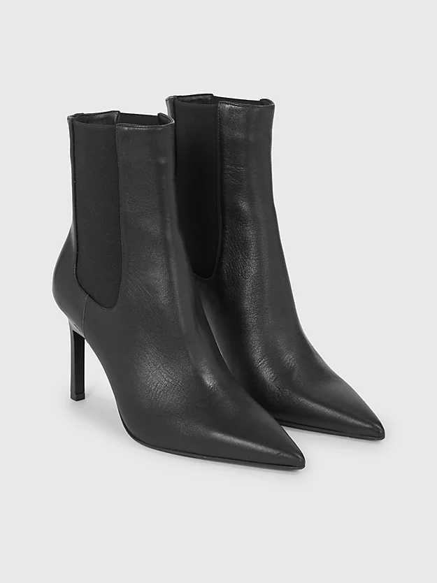 Botas de tornozelo em couro com salto agulha