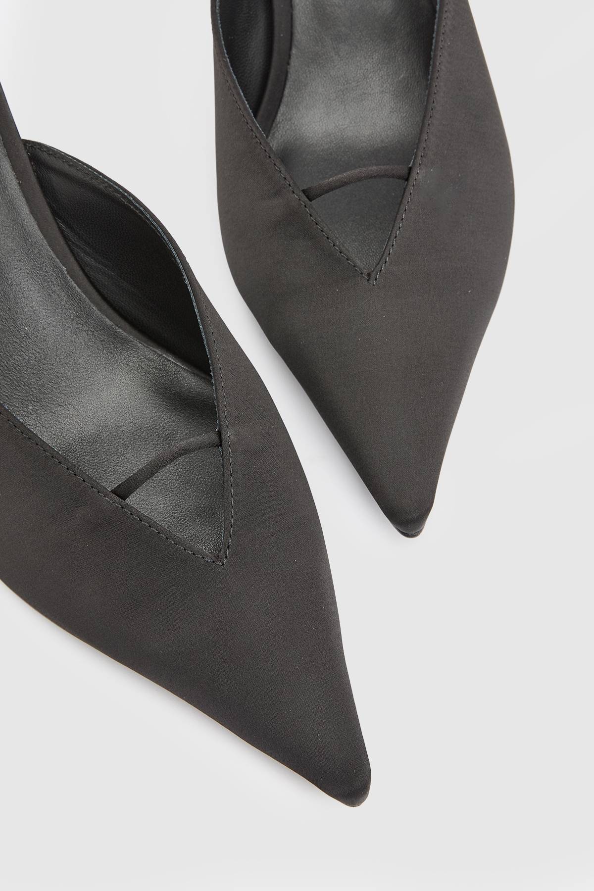 KarenMillen Mules À Talon En Satin Bout Fermé