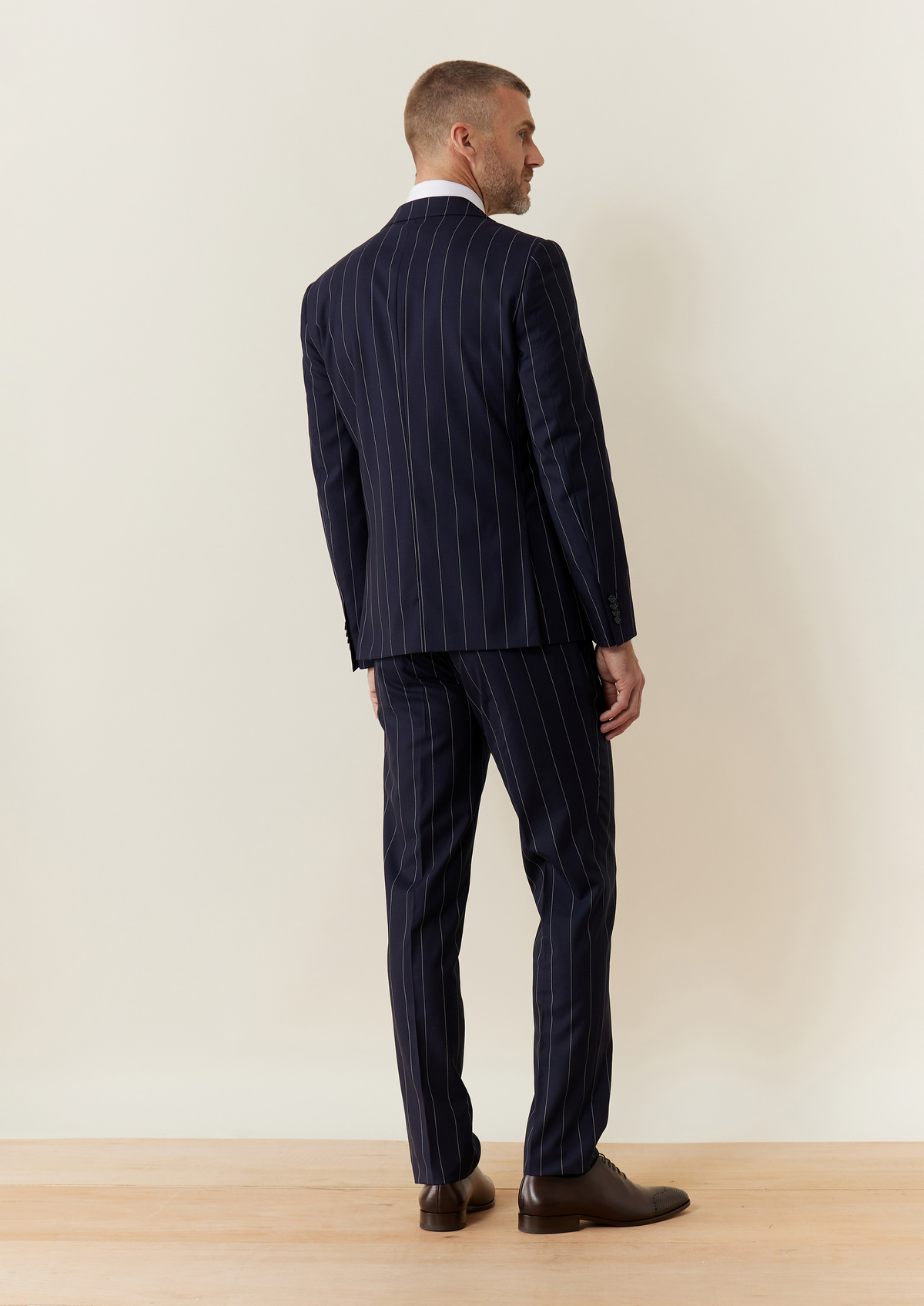 Costume 2 pièces Slim en laine bleu marine à rayures blanches