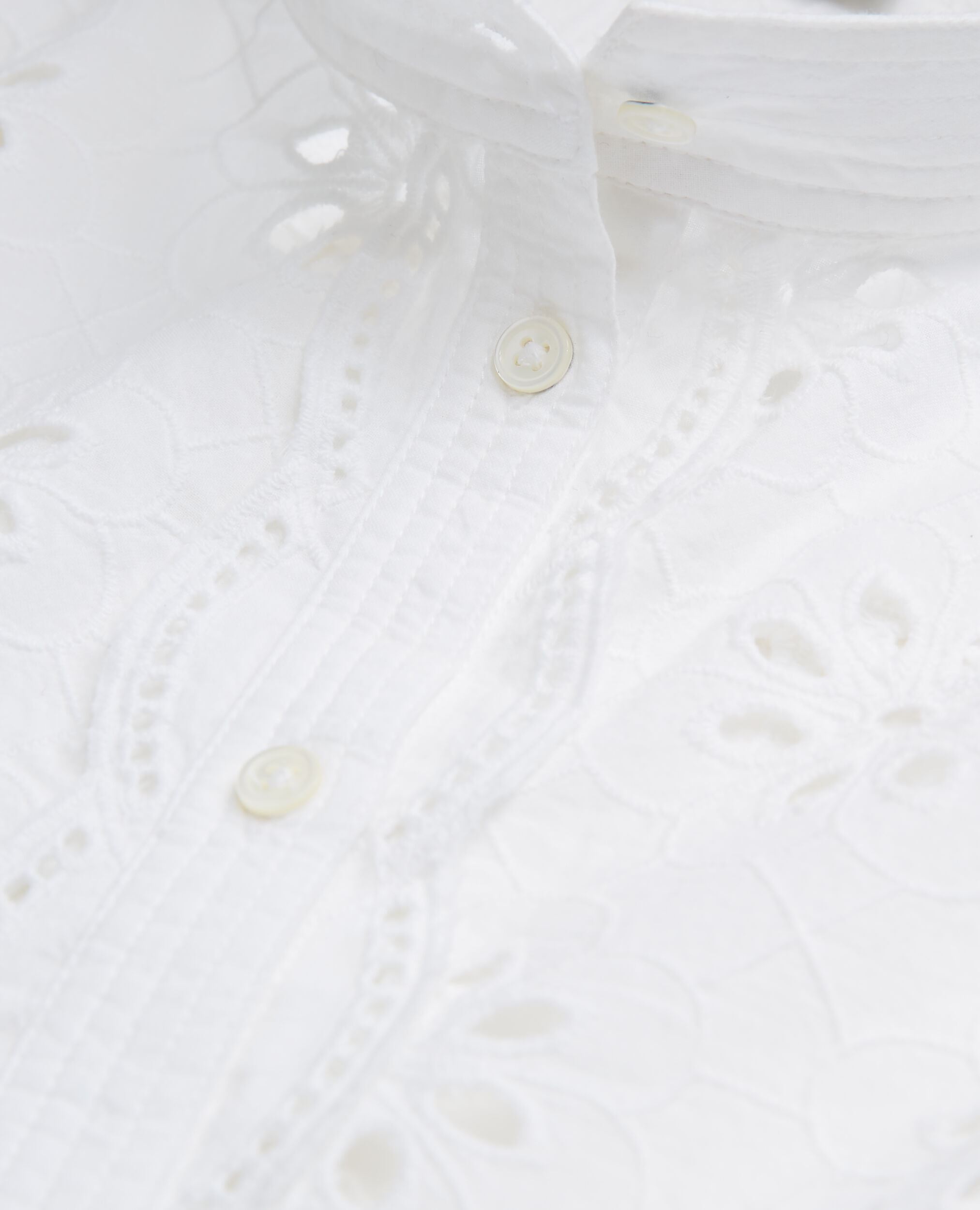 Chemise courte blanche en broderie Anglaise