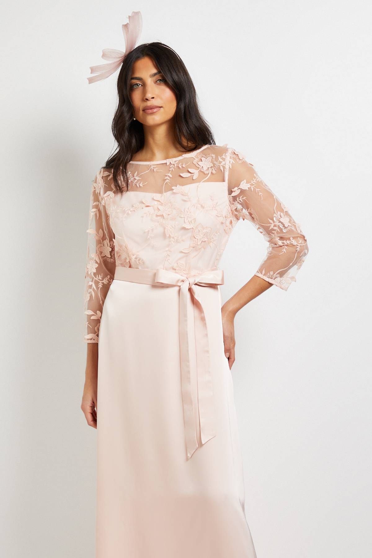 Wallis Robe Longue d'Occasion en Satin avec Superposition de Mesh