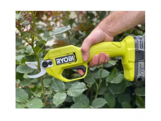 RYOBI ONE+ Secateur sans fil 18V - lames Bypass chromees en acier carbone japonais SK5 - coupe 25 mm -sans batterie ni chargeur
