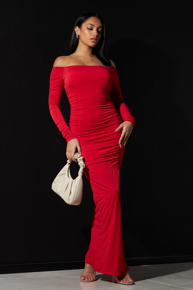 Robe longue rouge froncée