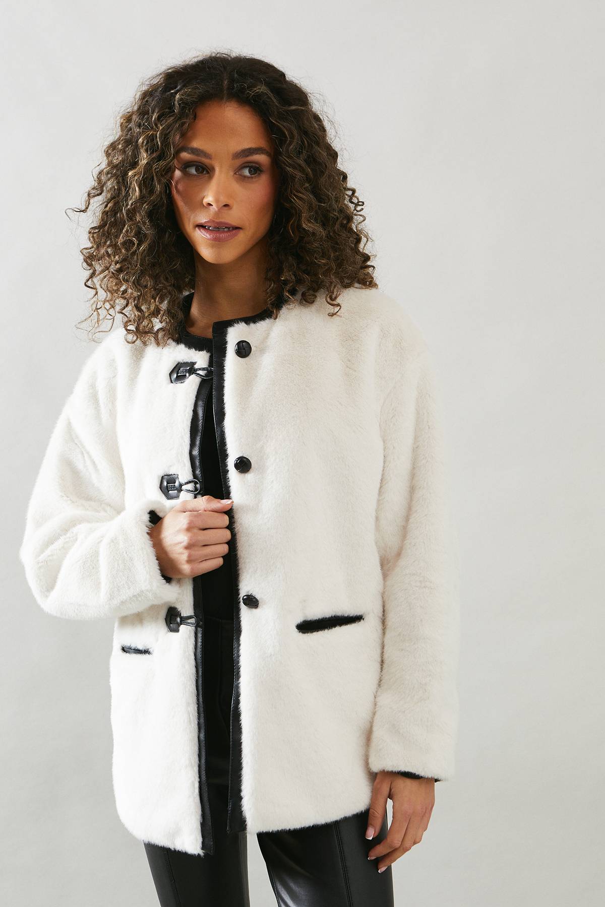 Wallis Veste en synthétique avec Détails synthétique