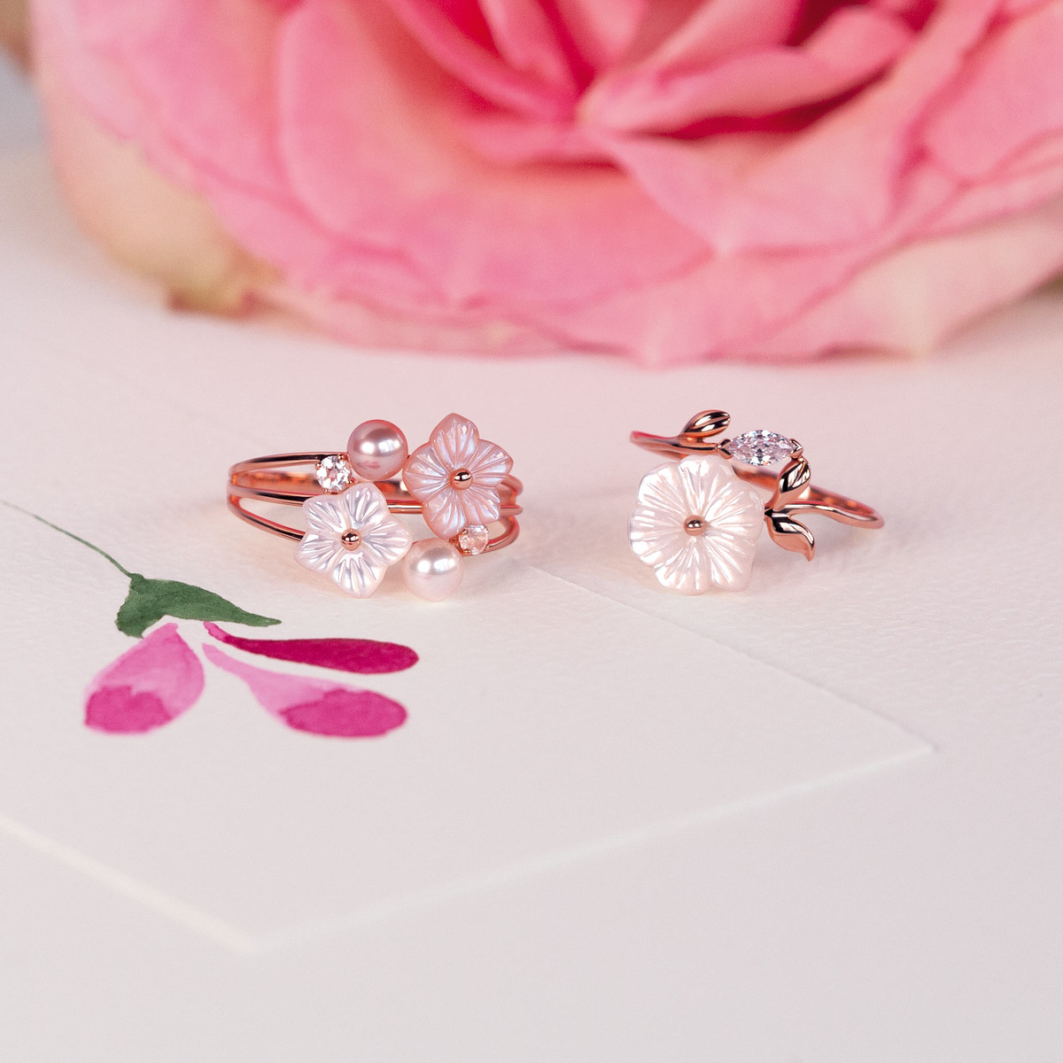 Bague or 375 rose nacre fleur topaze blanche taille marquise