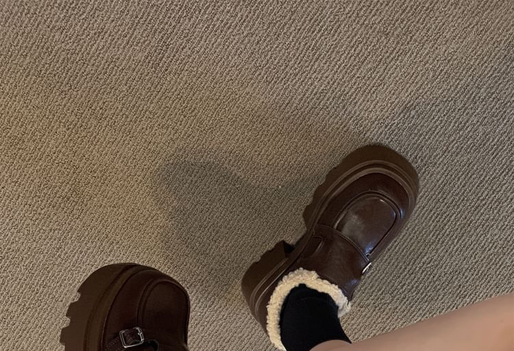 Anjay - Loafers met gesp, pluizige afwerking en dikke hak