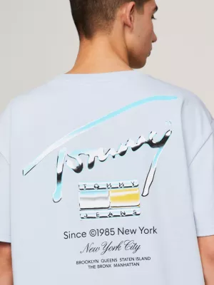 Camiseta com logo metálico nas costas