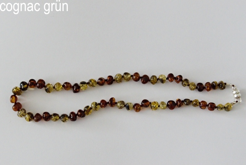 AMBERSTYLE Bernsteinkette cognac grün<br>1 Stück, 32cm, mit Magnetverschluss