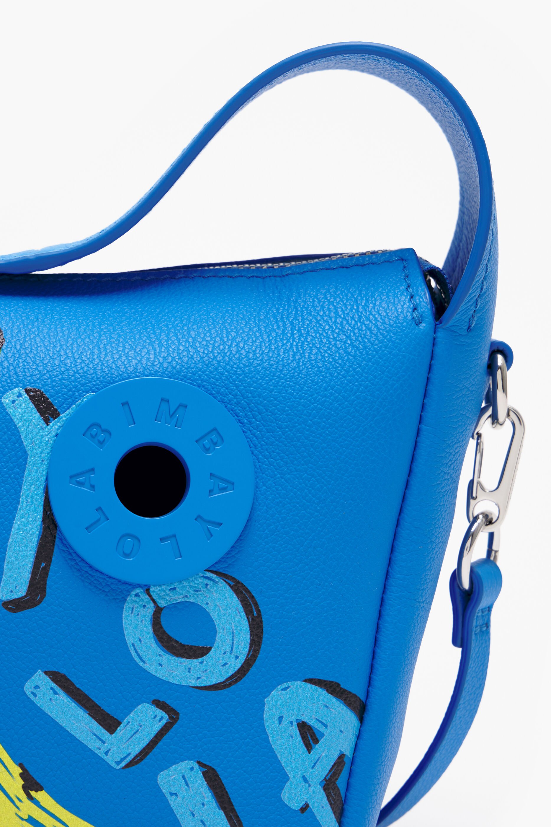 Bolsa Hobo BYL Banana Azul com Estampa em Couro