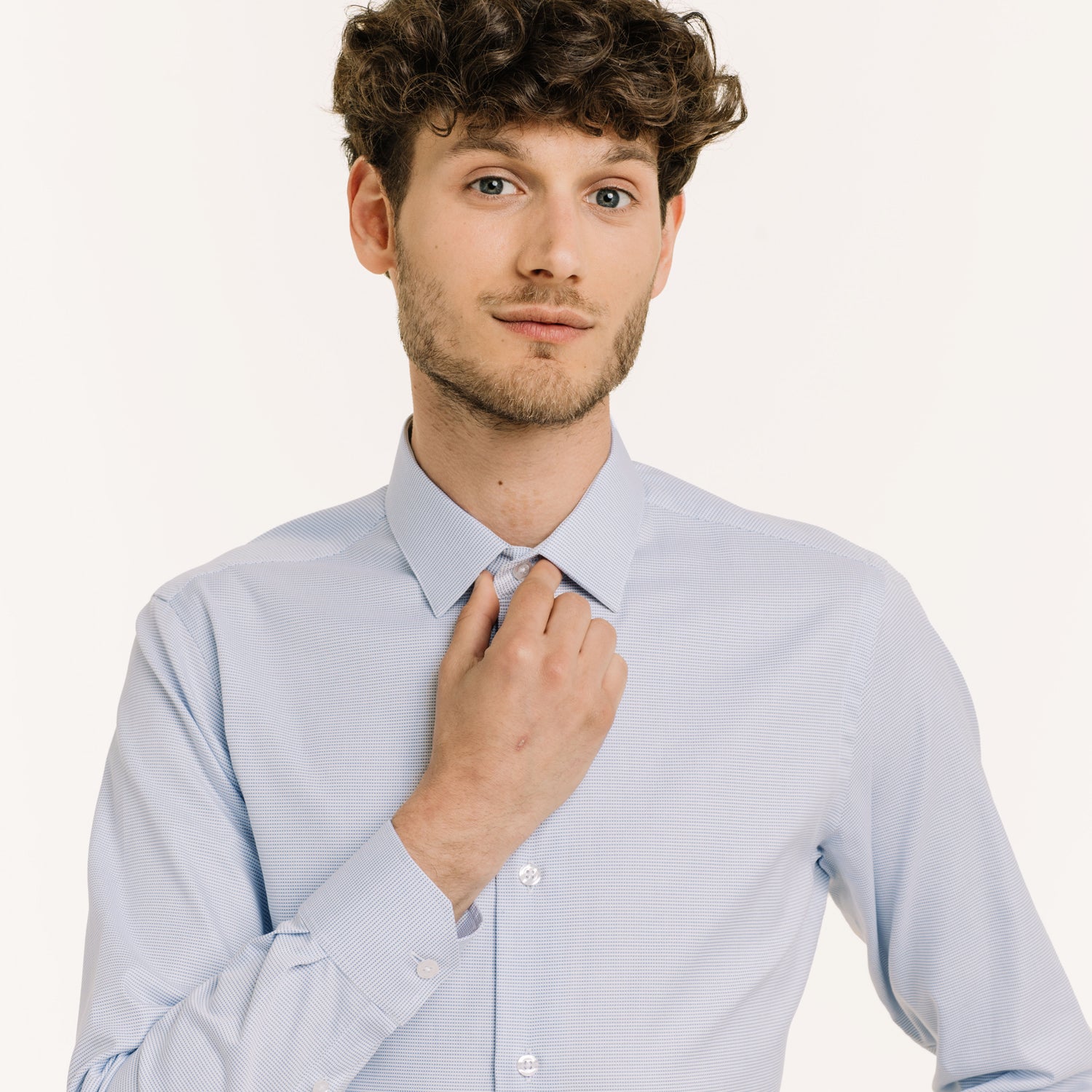 Fitted shirt in royal double-twisted blue flea-foot oxford