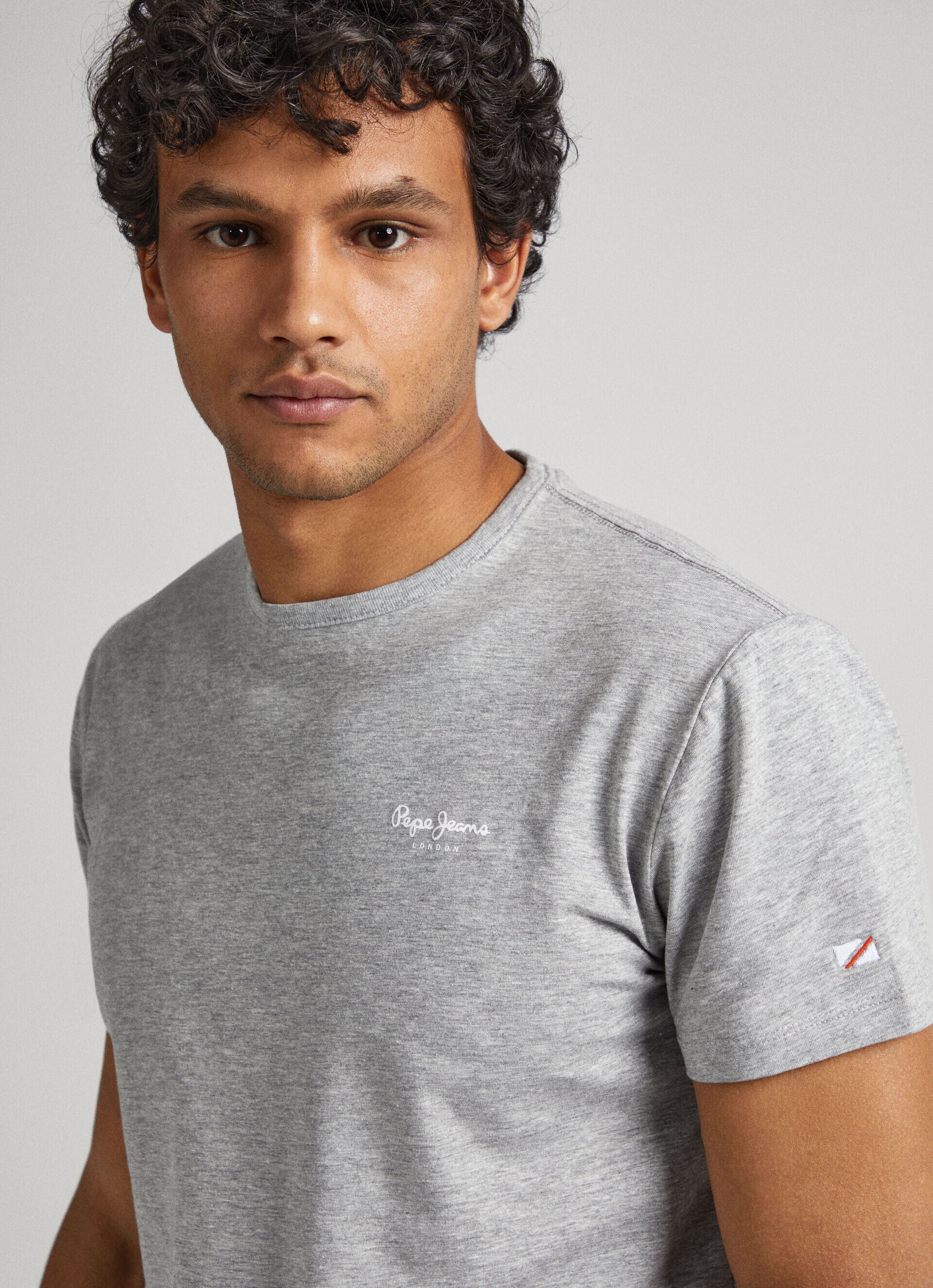 Camiseta de algodão com logotipo estampado - cinza mesclado