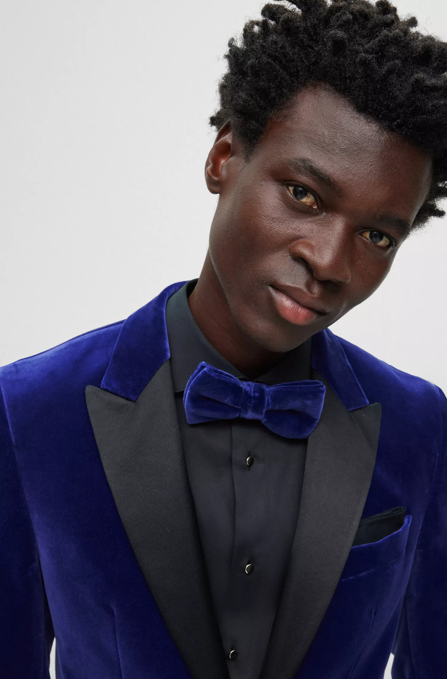 Blazer de smoking BOSS preto, corte slim, em veludo de puro algodão.