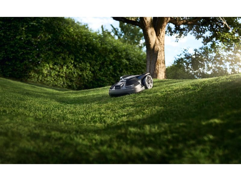 Husqvarna Mähroboter Automower 320 NERA, 2200 m² Automatischer Rasenmäher mit LED Scheinwerfern