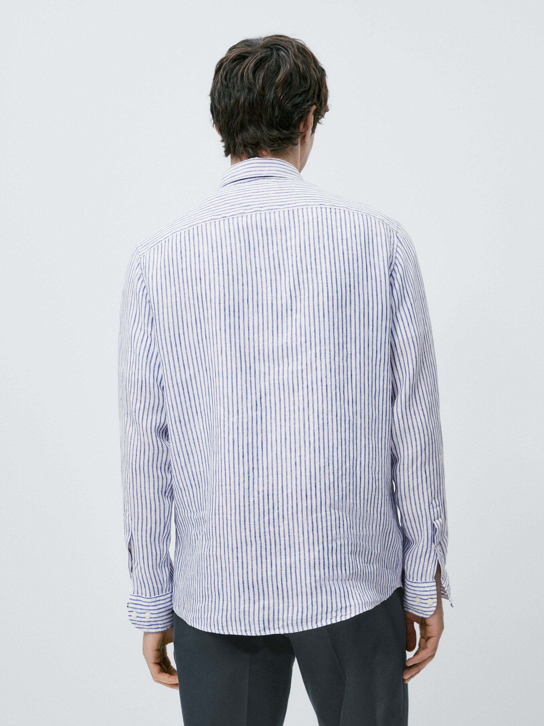 Camisa de linho com micro listras e modelagem regular - AZUL ESCURO