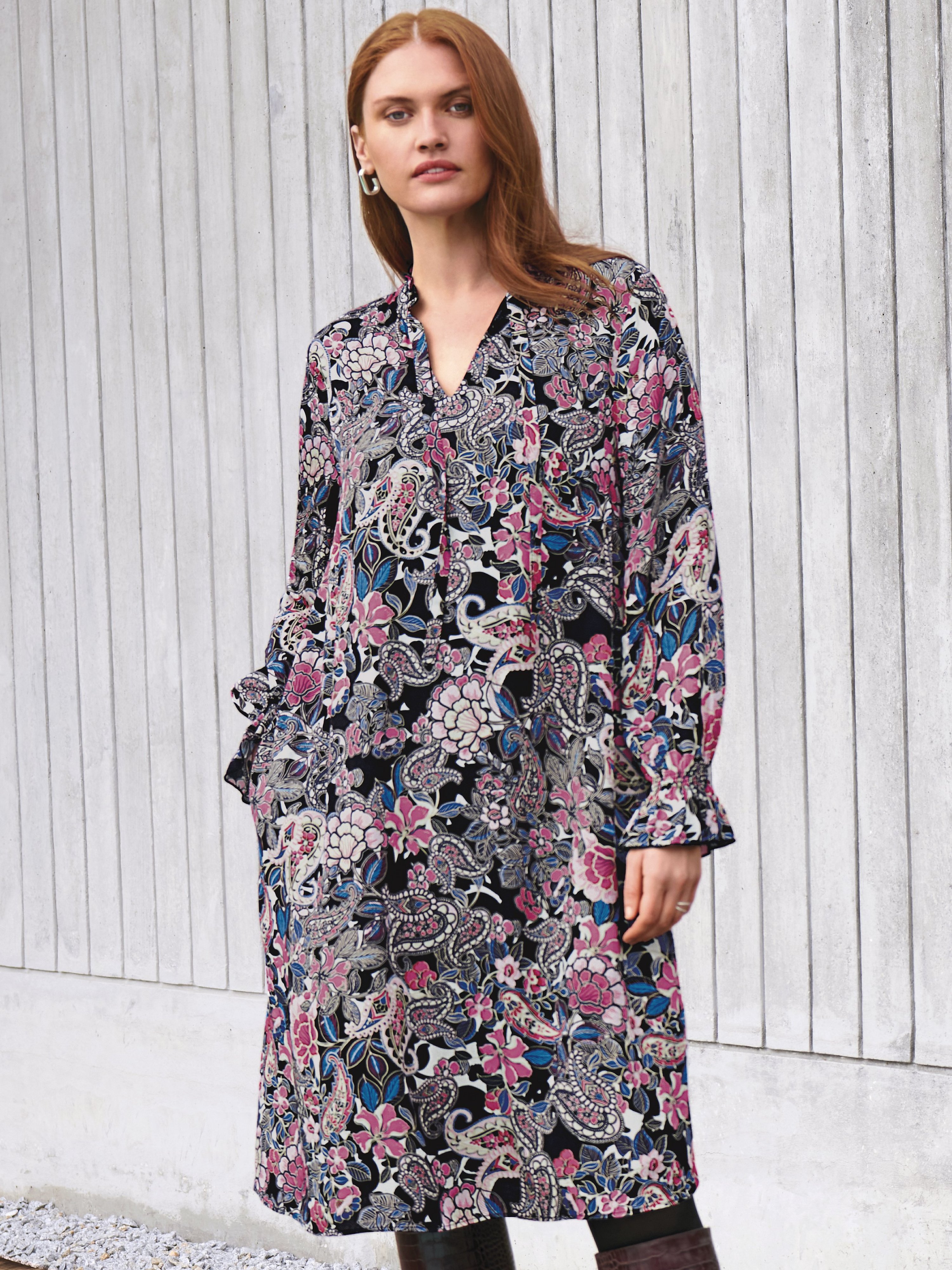 Kleid mit Rüschenkragen