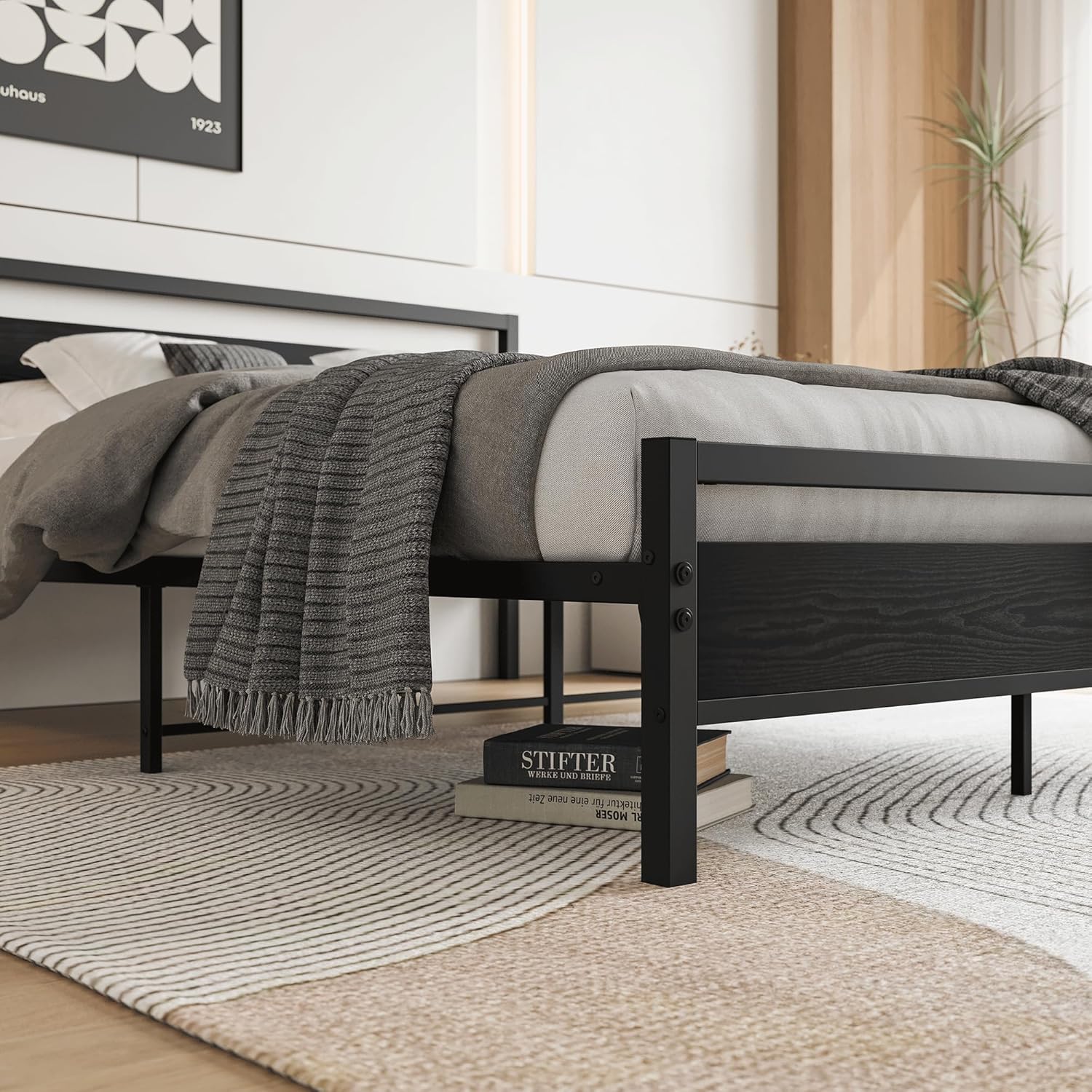 HOJINLINERO Kingsize-Bettgestell mit Kopfteil aus Holz, schwarzes Metallbettrahmen, Kingsize-Basis, solide Plattform-Metalllattenstütze und Stauraum unter dem Bett, Schlafzimmermöbel für Erwachsene,