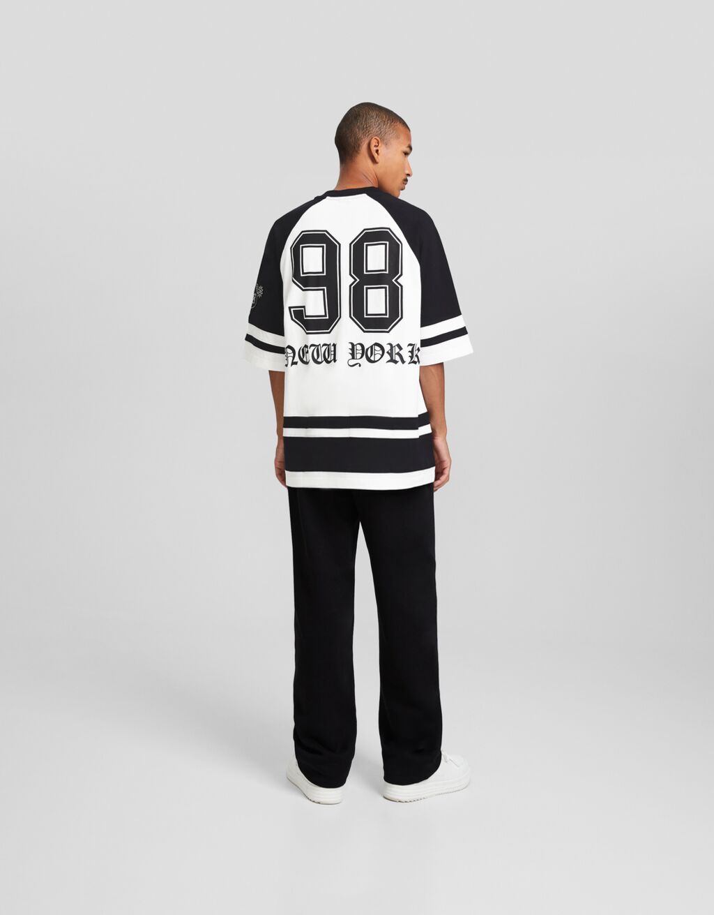 Camiseta oversized estampada com mangas 3/4