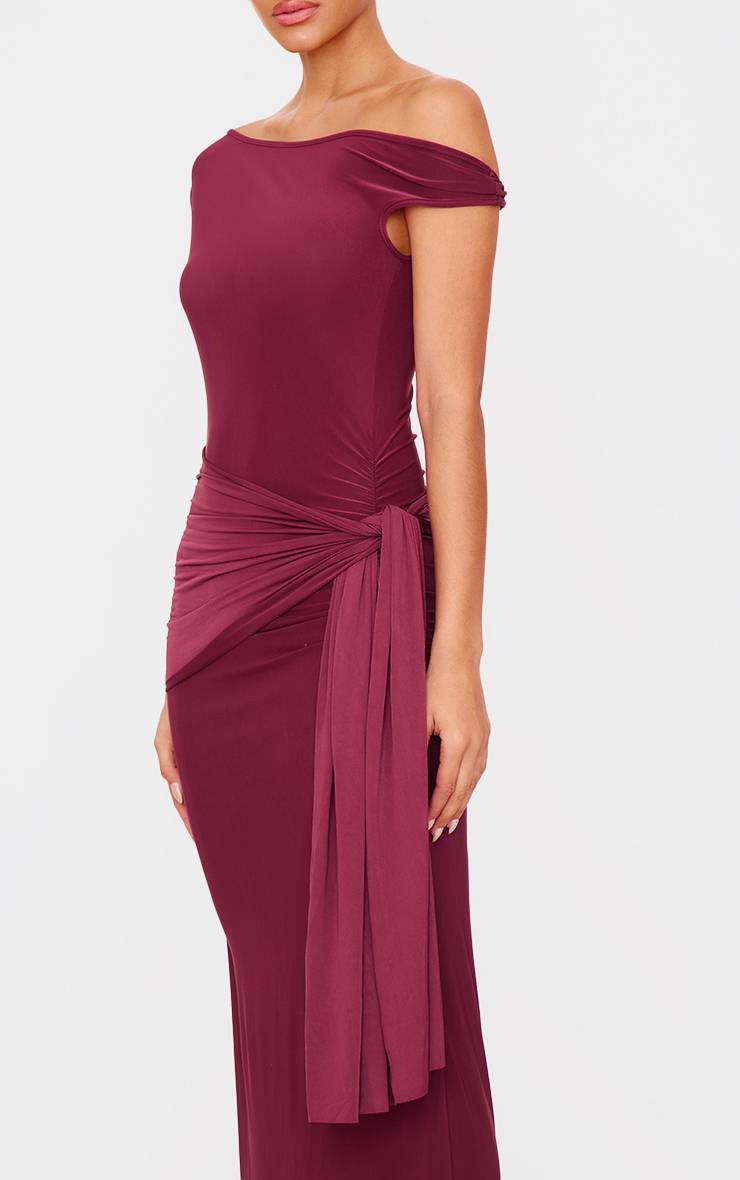 Rouge Bordeaux Robe Longue Moulante À Épaules Dénudées Avec Détail Cache-cœur