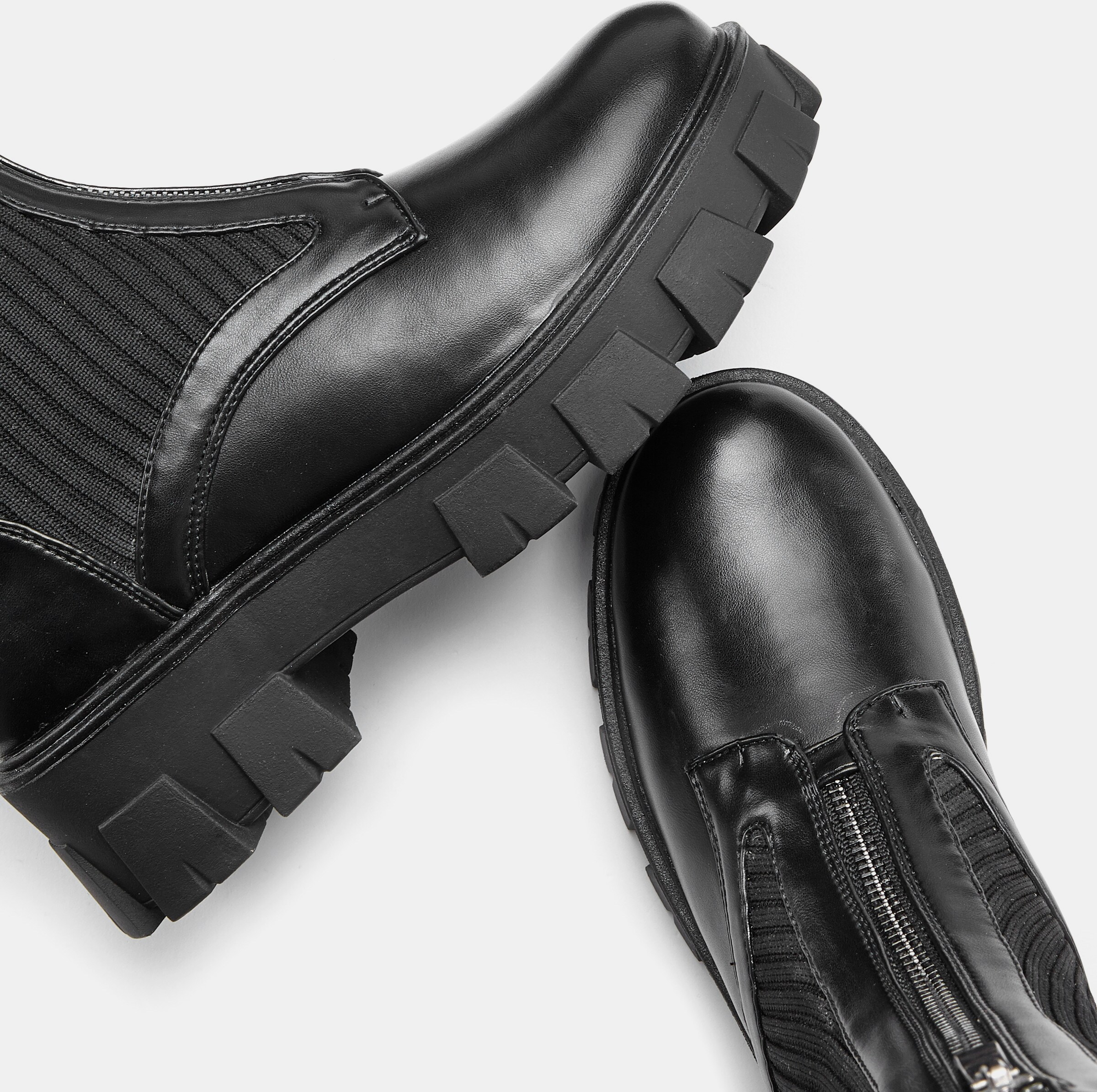 Reißverschlussstiefel
