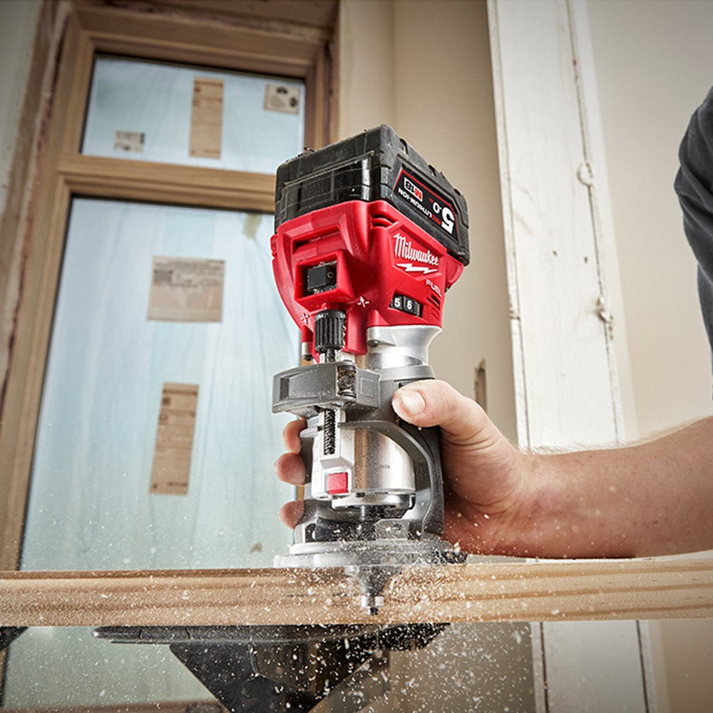 MILWAUKEE 18V FUEL™ Aparador de Revestimento Laminado M18FTR-0