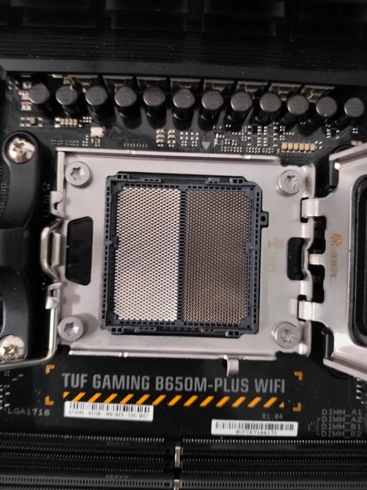 [OUTLET] - ASUS TUF Gaming B650M-Plus WIFI - Bundkort - micro ATX - Socket AM5 - AMD B650 Chipset - USB-C 3.2 Gen 2x2, USB 3.1 Gen 2, USB 3.2 Gen 2, USB-C 3.2 Gen 1 - 2.5 Gigabit LAN, Bluetooth - onboard grafik (CPU påkrævet) - HD Audio (8-kanaler)