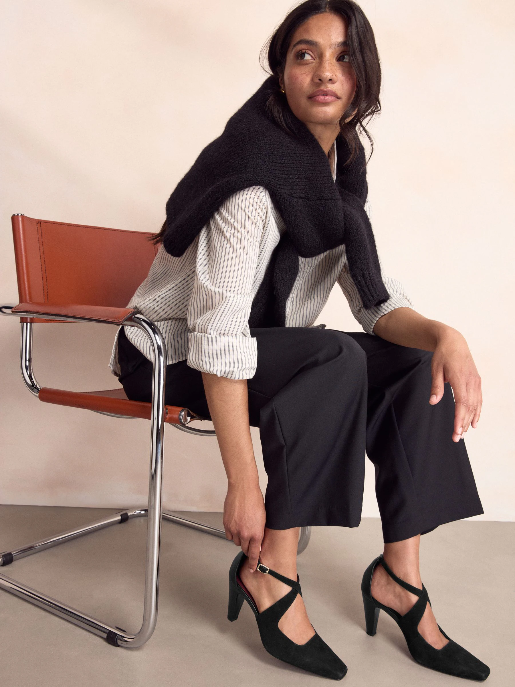 Zwart lederen suède - Cross-Over Point Toe Court Heels