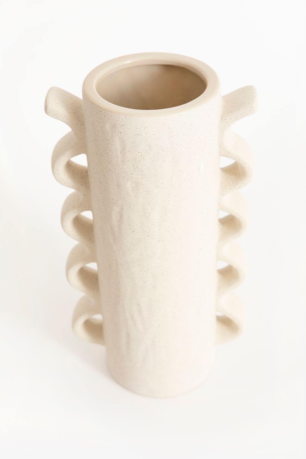 Witte keramieken vaas met ruffle