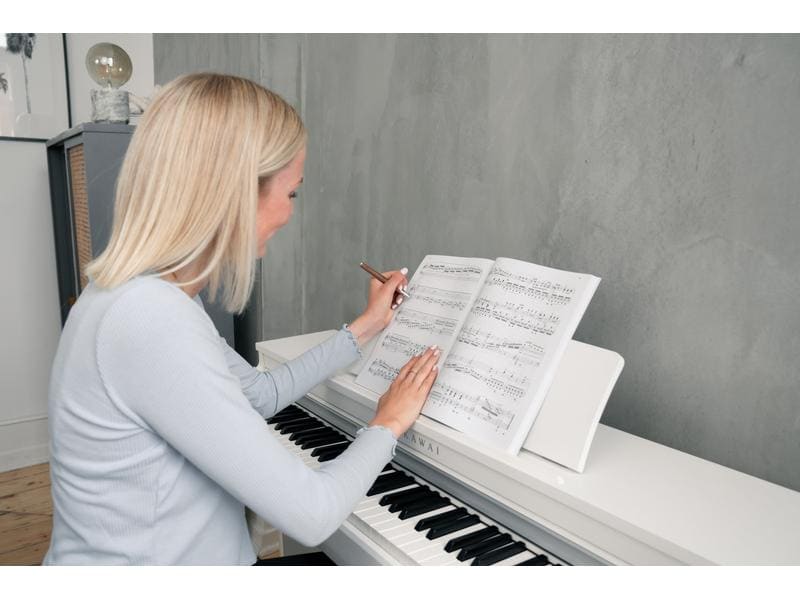 Kawai E-Piano CN-201 – Weiss Digitalpiano mit Bluetooth-MIDI-Konnektivität und integrierten Lern- und Aufnahmefunktionen