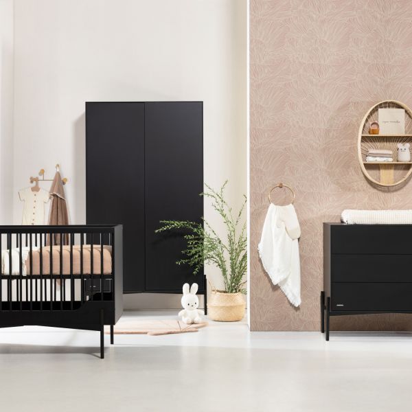 Kidsmill Boutique Babykamer Zwart Mat | Bed 60 x 120 cm   Commode   Kast 2-Deurs